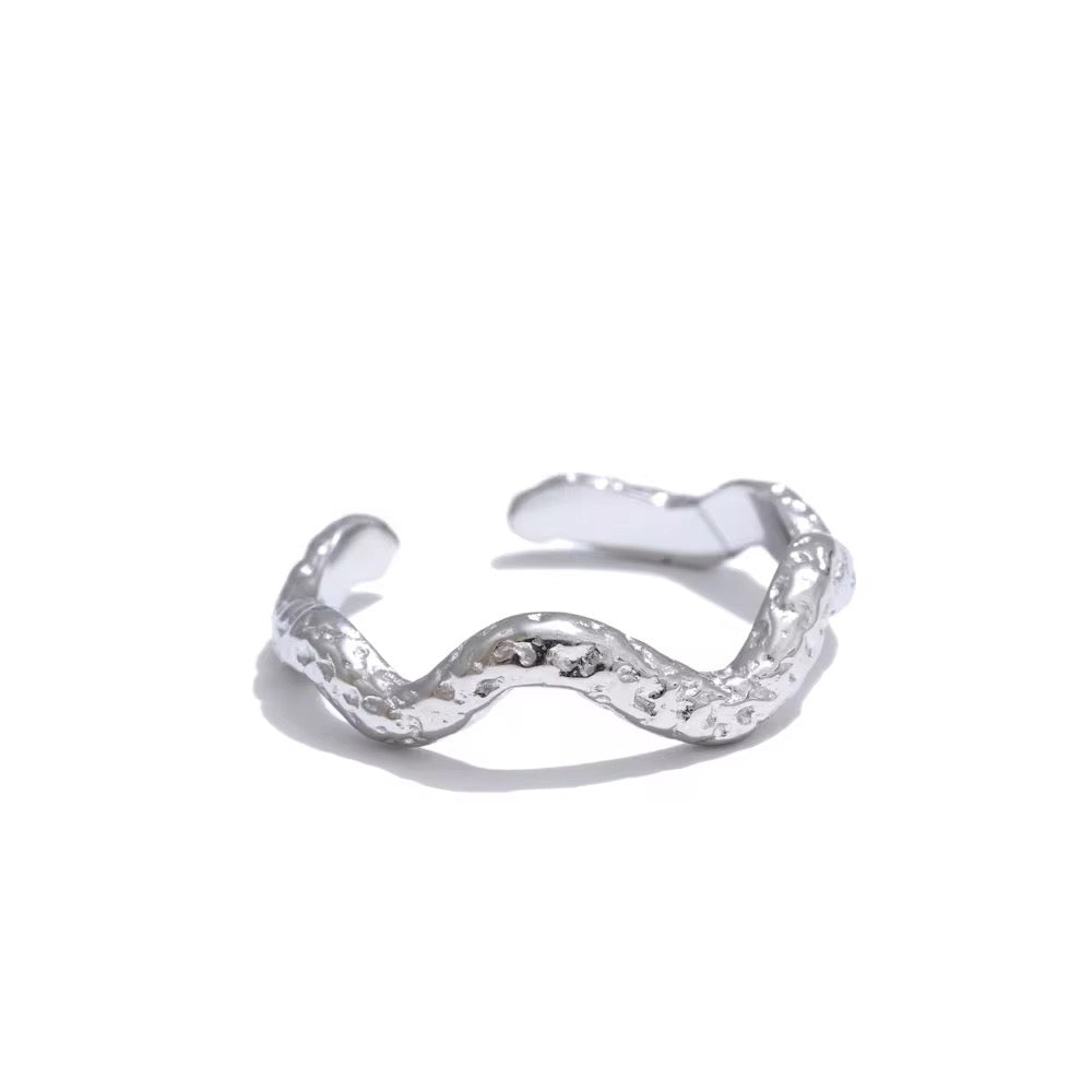 Wave adjustable ring