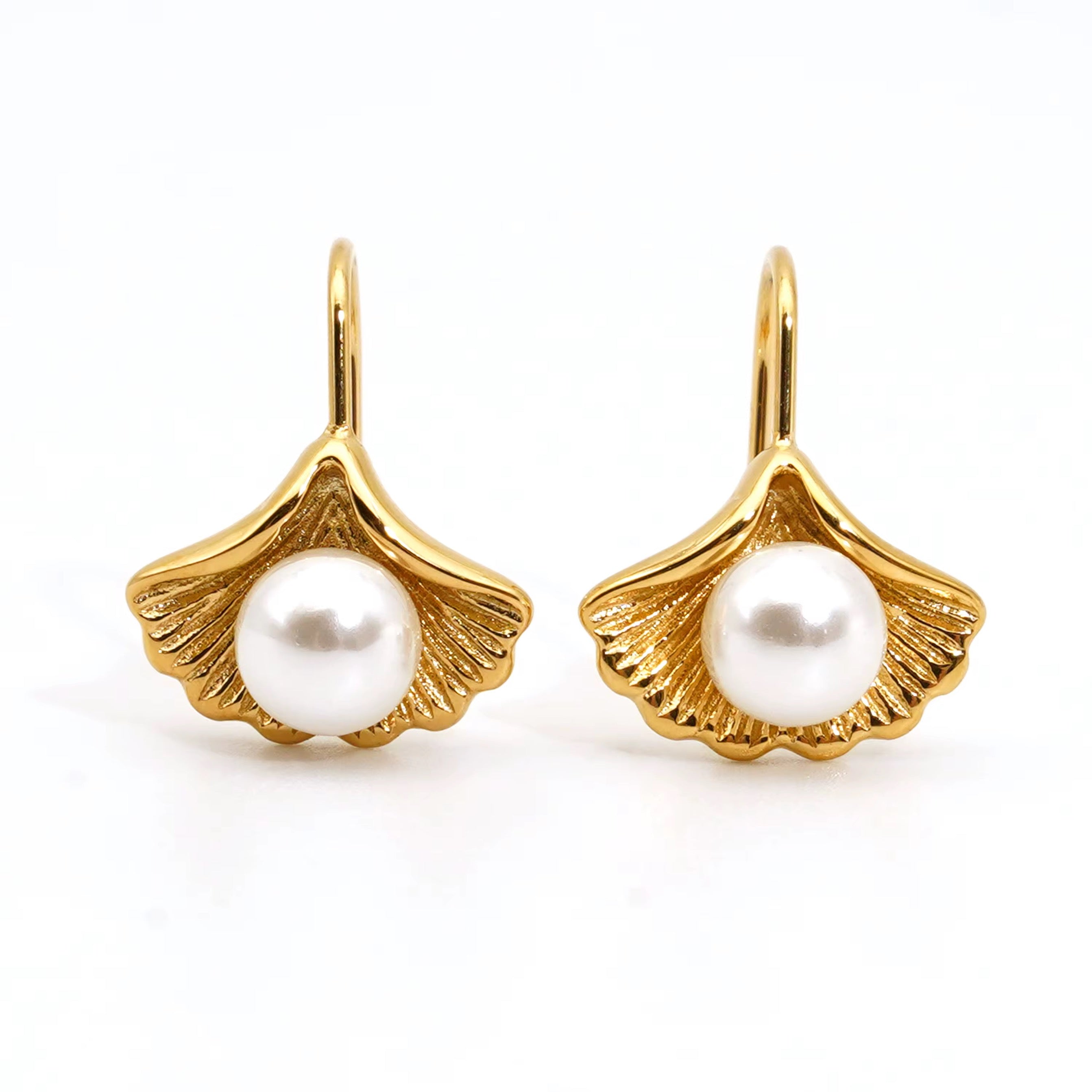 Little shell earrings